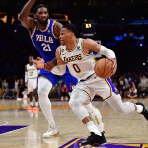 天天盈球及时比分直播-最后一攻潦草收场！韦少被犯规？哈姆坚持不喊暂停