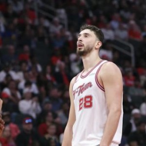 天天盈球足球比分-帕金斯：申京的防守让我恶心，马刺连续点名打他15个回合